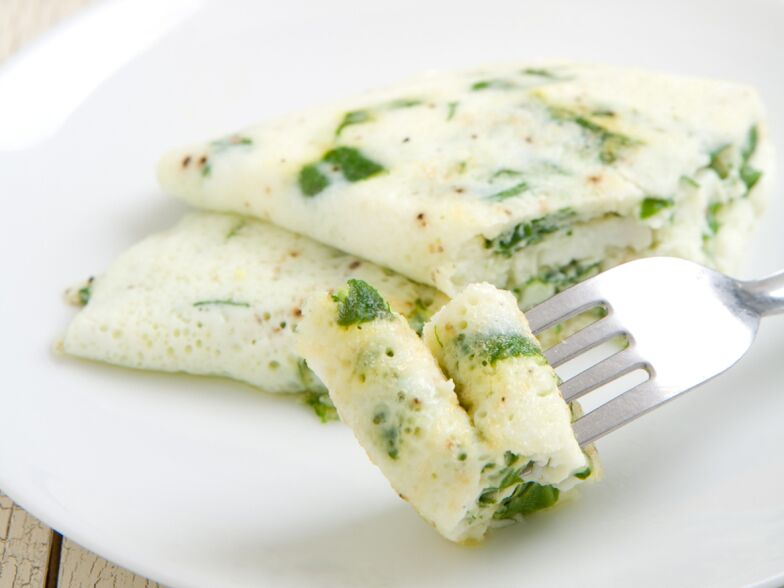 Klasična beljakovinska omleta z zelišči v jajčni prehrani za hujšanje